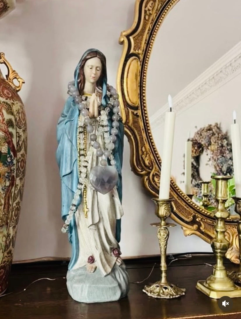 Praying Maria Figure